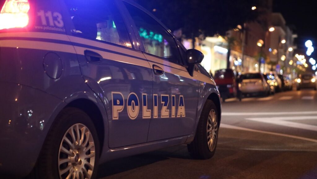 Napoli, centro storico: accoltellato perché reagisce ad una rapina