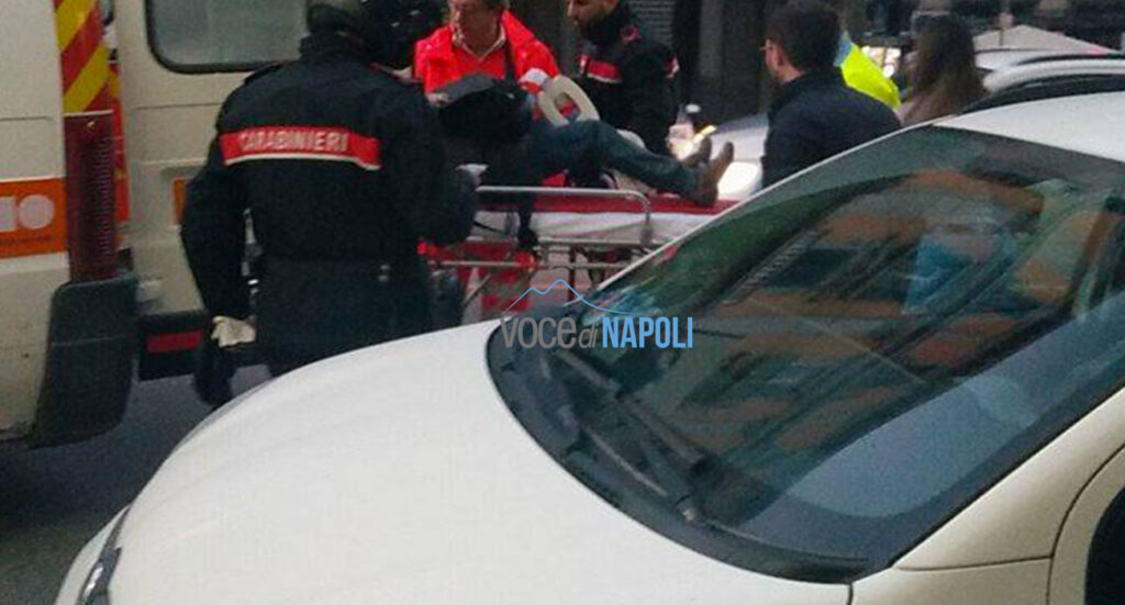 Napoli, donna investita in centro: è caccia ai colpevoli