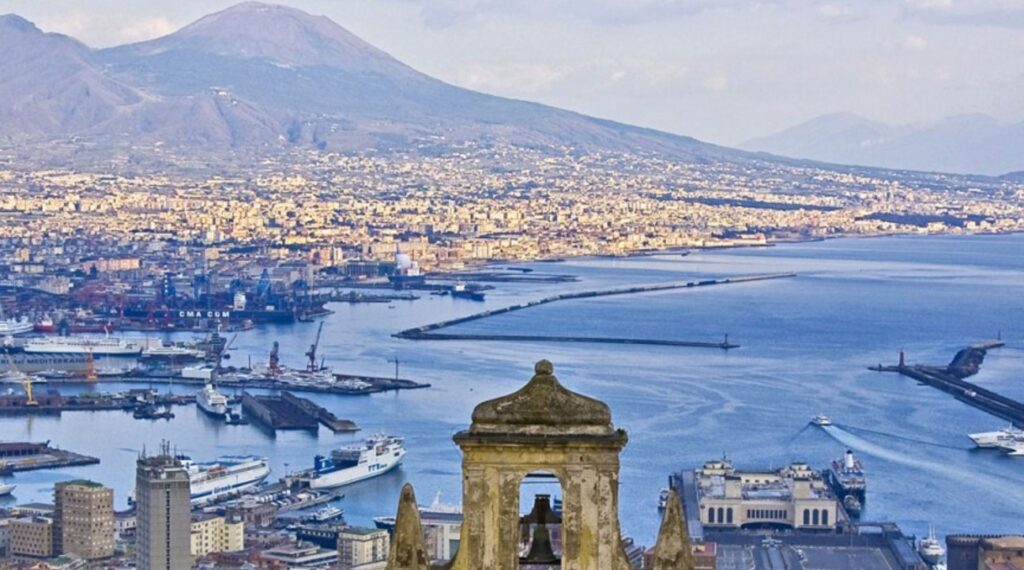 Napoli è la città più cliccata sui social network, il primato della città