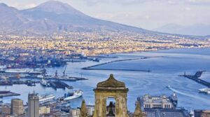 Napoli è la città più cliccata sui social network, il primato della città