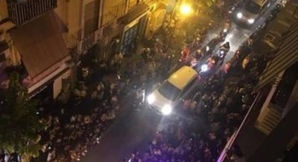 Napoli, festeggiamenti in strada e assembramenti: interventi ai Quartieri Spagnoli e a Bagnoli