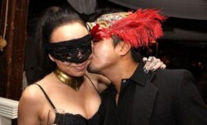 Napoli, giro di scambisti nella zona bene della città