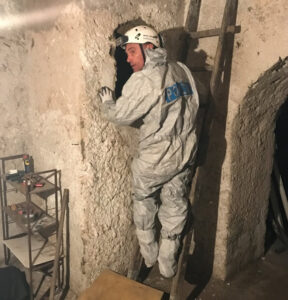 Napoli, il covo della 'banda del buco' in un basso del Rione Sanità