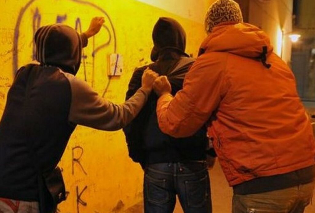 Napoli, il fenomeno della baby criminalità che spaventa la città