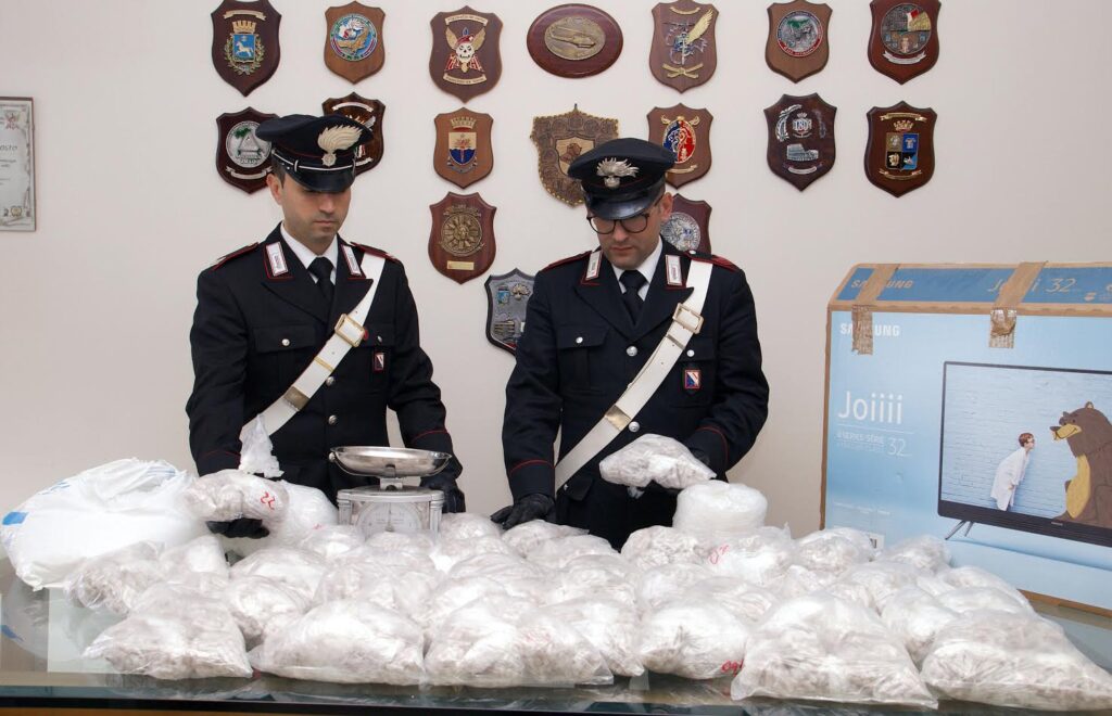 Napoli, in cantina aveva 22mila dosi di droga: maxi sequestro a Piscinola