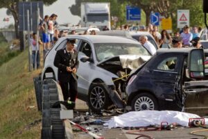 Napoli, incidente mortale al Rione Alto: morto un uomo di 32 anni