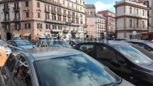 Napoli, la furia dei vigili contro le soste abusive: ganasce al Corso Vittorio Emanuele