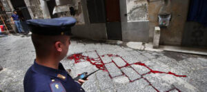 Napoli, Quartieri nel sangue: minorenne accoltella un ragazzo di 18 anni
