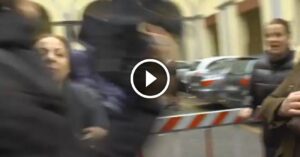 Napoli, parenti di due giovani arrestati aggrediscono i giornalisti