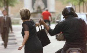 Napoli, Piazza Garibaldi: arrestato borseggiatore seriale