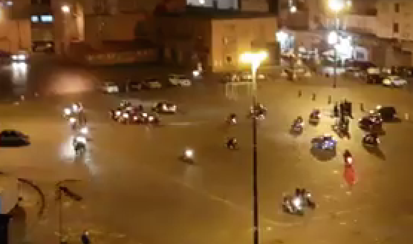 Napoli, Piazza Mercato terra di nessuno. Rodeo di motorini ogni sera