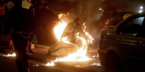 napoli poliziotti eroi fiamme clochard