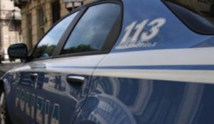 Napoli, pregiudicato spara in aria, arrivala polizia