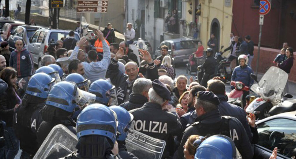 Napoli, protesta e occupazione presso l'ospedale San Gennaro
