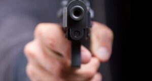 Napoli, raid nel bunker del clan: tensione alle stelle a San Giovanni a Teduccio