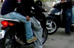 Napoli, rapina choc a Pianura: banditi in fuga con 30mila euro