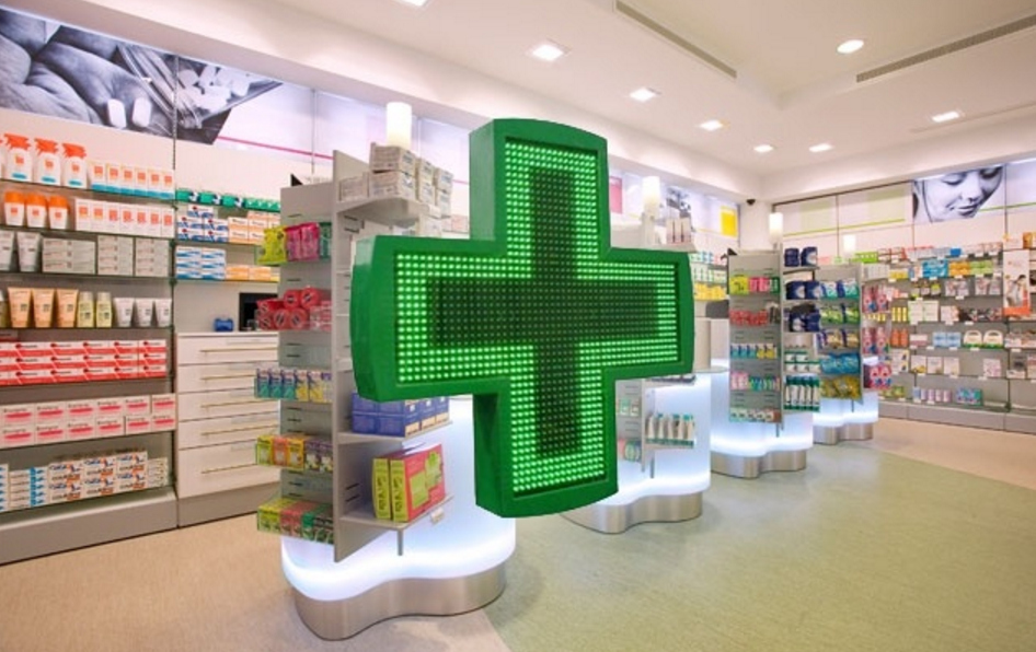 Napoli, rapina in una farmacia di via Piave: ladro in fuga