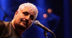 Napoli ricorda Pino Daniele, canzoni nelle stazioni della metro