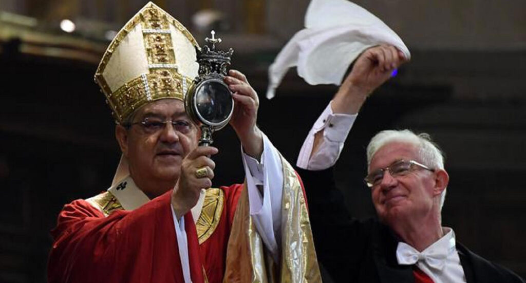 Napoli, sfregio a San Gennaro: rubati 10mila euro dalle offerte