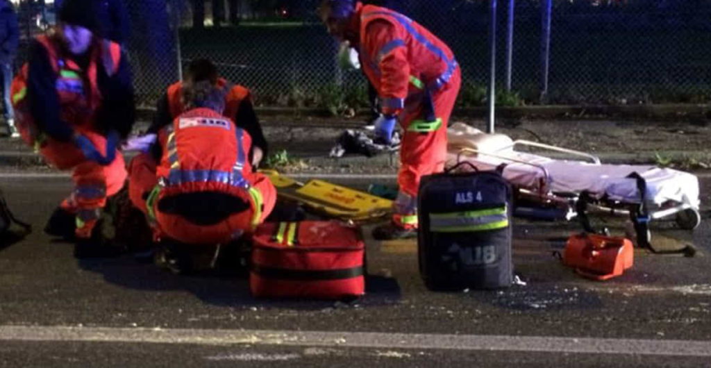 Napoli: travolto da uno scooter mentre attraversa la strada
