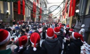 Natale a Napoli, nessun pranzo per i poveri: è polemica