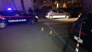 Brusciano, agguato contro affiliato del clan Rega: è guerra nel nolano