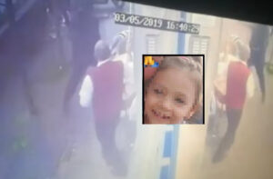 Agguato a Napoli, bimba ferita: il killer aiutato nella sua fuga