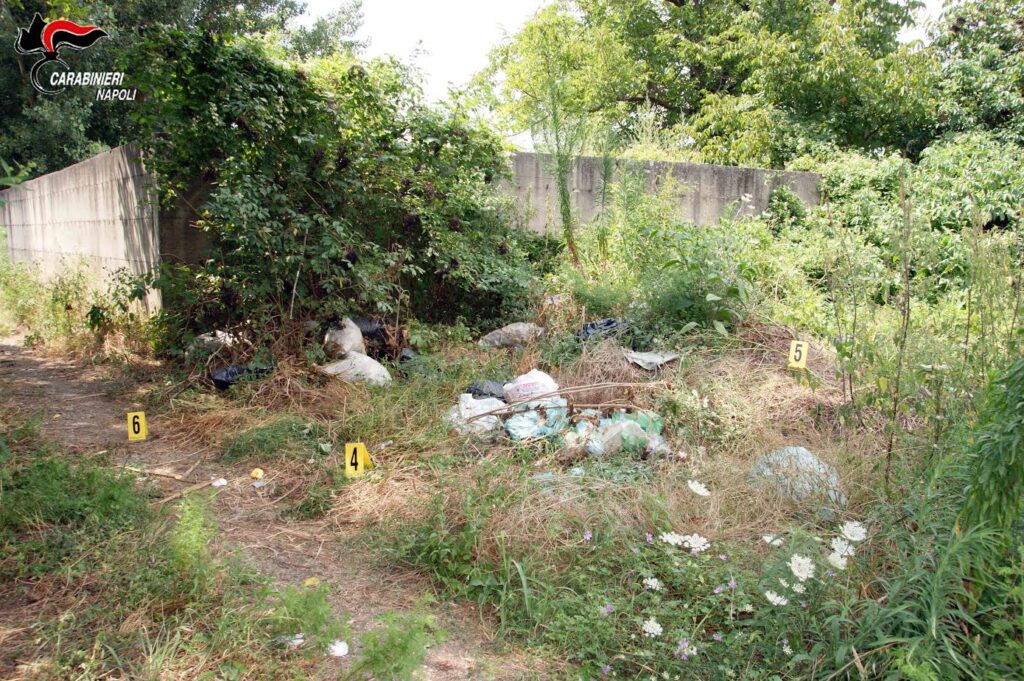 Nola, si innamora della moglie e ferisce il marito con 27 coltellate