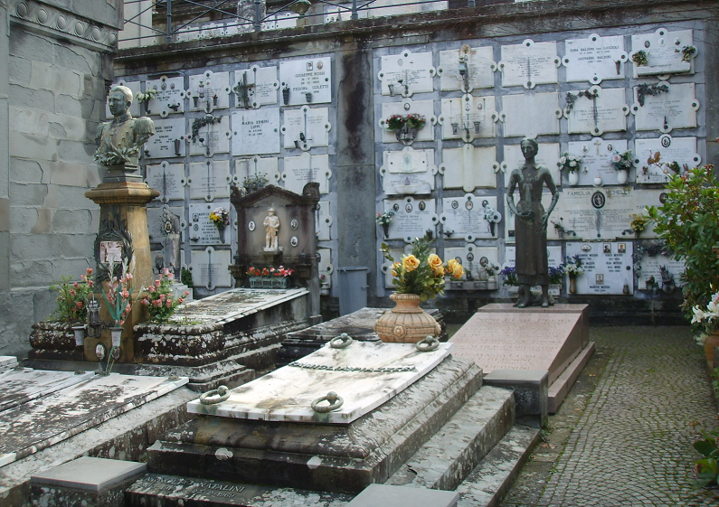 Nola: truffati per 50mila euro parenti dei defunti