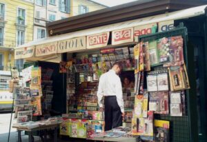 Napoli, nasce la “Notte delle Edicole”: aperte fino a tarda sera per contrastare la crisi