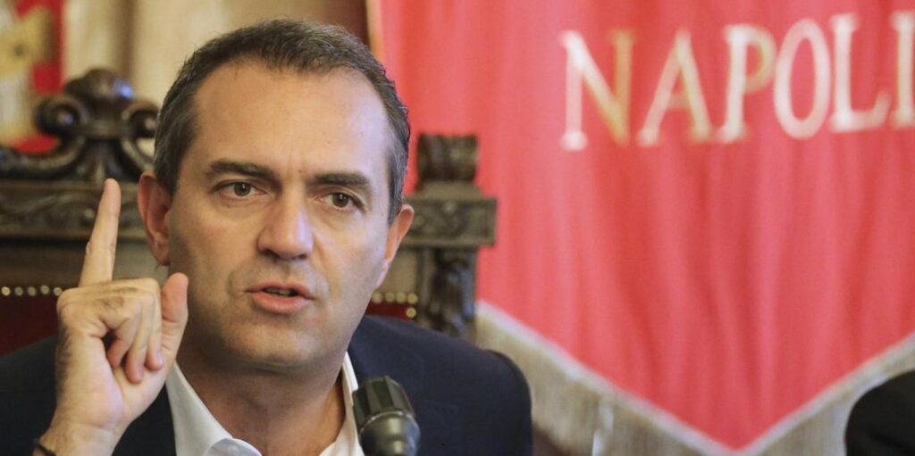 Nuovo attacco di De Magistris a Salerno: "Capodanno troppo caro"