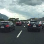 Odissea sulla Napoli-Roma: traffico in tilt da ore. Corsia d'emergenza presa d'assalto