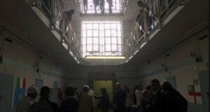 Sciopero della fame e rifiuto di pacchi dall'esterno, al carcere di Secondigliano è protesta