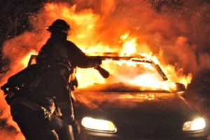 auto-in-fiamme-3-2