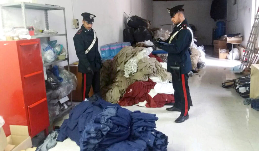 Casandrino, scoperto opificio con 6 lavoratori a nero: tra loro un minore