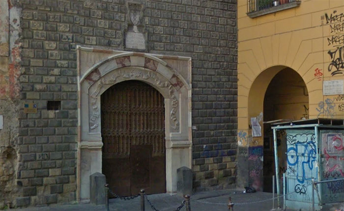 Palazzo del diavolo a Napoli: la leggenda esoterica dei Banchi Nuovi