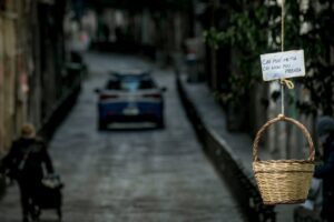Emergenza povertà, a Napoli nasce il "panaro solidale" per aiutare i più bisognosi