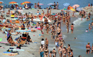 Curioso salvataggio nel Cilento: bagnanti salvano una tartaruga