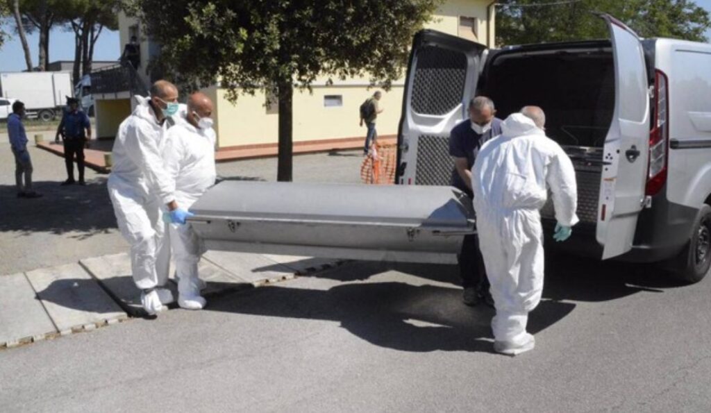 Uomo si toglie la vita nel parrucchiere in cui lavorava: "Baciato dalla fortuna"