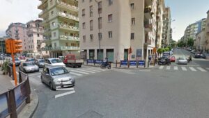 Paura Napoli, investe una donna al Vomero e fugge via: rintracciato dalla polizia municipale