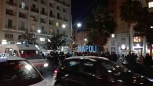 Piazza Carità è violenza, si rivolge al vigile: "Ti conosco, torno e ti uccido"