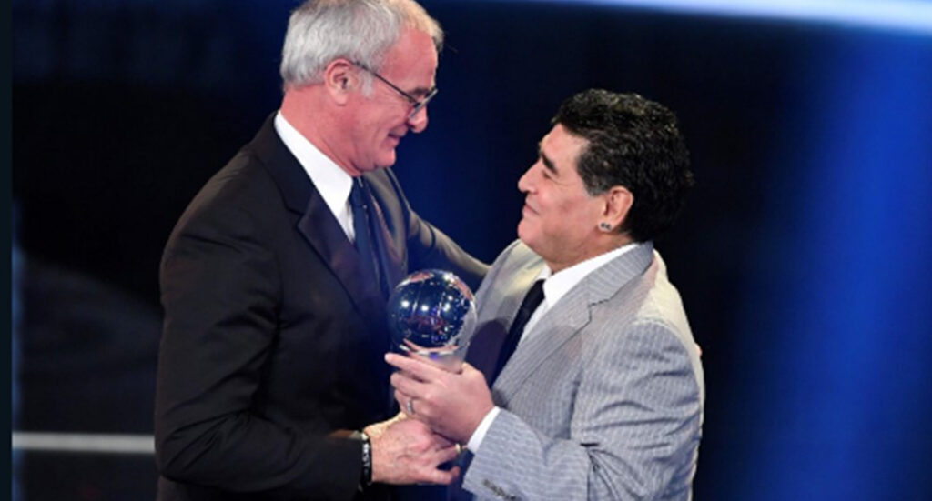 Premio FIFA al miglior allenatore: Maradona premia Claudio Ranieri