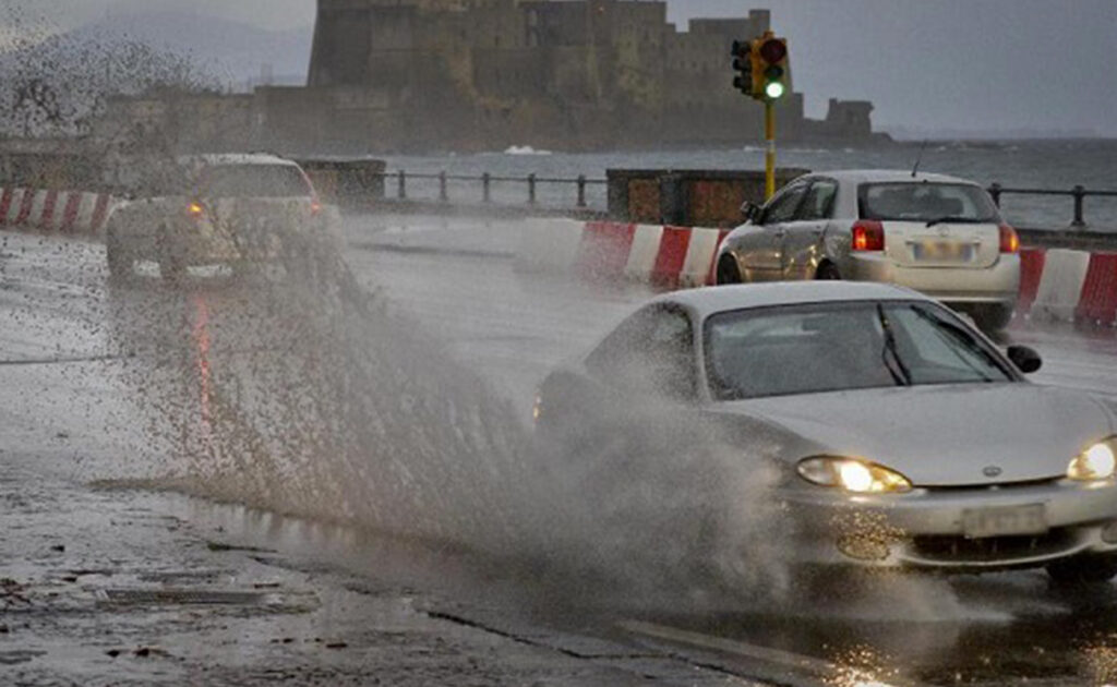 Meteo, Napoli: previste pioggia e temporali per i prossimi giorni