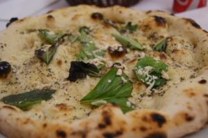 Pizza Mastunicola, la ricetta della prima pizza napoletana