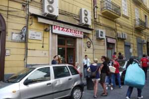Pizzeria da Michele: l'antica arte della vera pizza napoletana