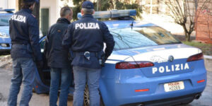 Blitz al Parco Verde, il pusher aggredisce l'agente e scappa