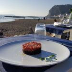 Pranzo a mare: tutti i posti dove mangiare e prendere il sole a Napoli e in provincia