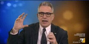 Covid-19, l'allarme di Pregliasco