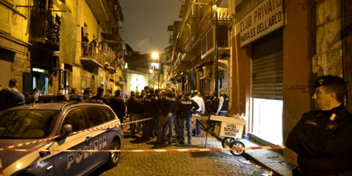 Processo strage delle Fontanelle, le urla dal balcone di una signora: "Tiene la pistola"