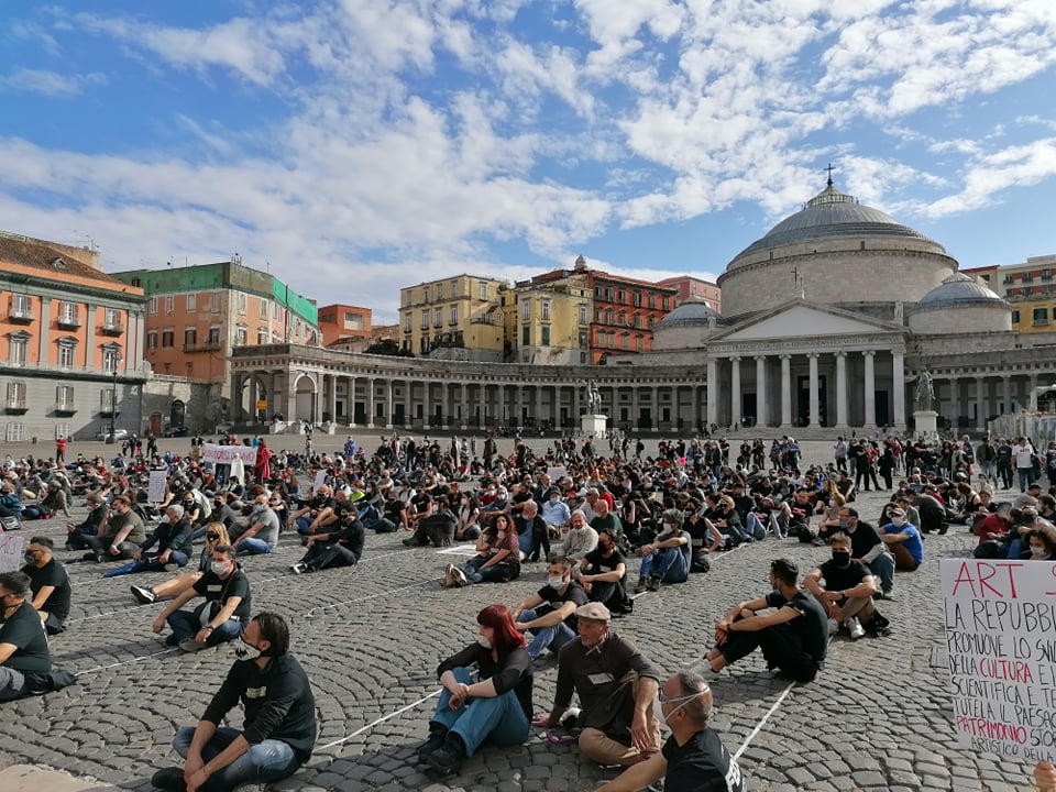 Manifestazione in piazza Plebiscito per operatori spettacolo